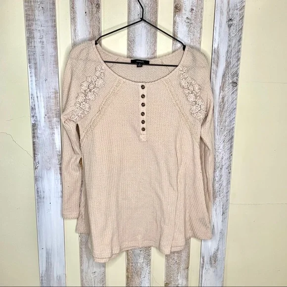 Annabelle Nude Floral Accent Thermal Henley - Picture 2 of 8